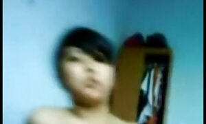 隣人の成熟したベッドの上に若い女の子の膣に大きなペニスを入れる 無料 av 女性 向け