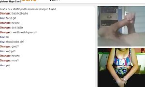 ブルネットは、二つのカップルのタイトな開口部のタイトな満足を見ました 女性 用 エロ 無料 動画