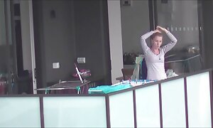 成熟したブロンドの大きなビーズのディルドと椅子とベッドの黒人男性の吸いコック 鈴木 一徹 女性 向け 動画