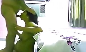 セクシーなチキンと巨乳を吸って友人のコックとクソ彼に 女性 の 為 の エッチ な 動画