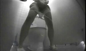 白いシャツでセクシーなスペイン人は、鼠径部に黒人男性の多数を取りました 女性 向け 無料 動画 サイト