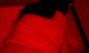 ラブレスは彼女の雇用主の黒いズボンを脱ぎ、革のソファの上で膣でそれを叩く 女子 向け アダルト 無料 動画