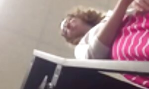 ブルネットと親密な散髪ショー膣の前のカメラ エッチ な 動画 鈴木 一徹
