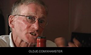 金髪を作るcooneyと彼女fistingにニットタイツのソファ 無料 sex 動画 女性 向け