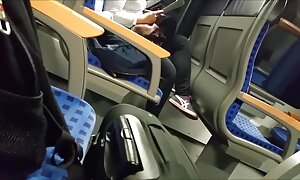 セックスのための黒い肌の広がりの大きな白と深い喉を楽しむ せっくす 動画 女性 向け