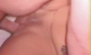 黒ストッキングで肛門のセックスの恋人は、カメラの前でお尻に手を置いた エロ 動画 無料 女性 向け