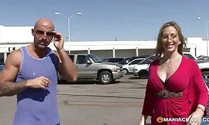 Auntyは、ビーチでヌーディストとセックスをして、彼女の顔にザーメンを取得する大人を持っています 女性 の ため の 無料 アダルト 動画
