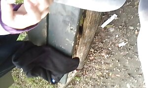 透き通ったドレス姿の人形が胸を厚く絞り、ベッドで剃毛されていない膣を撫でる 女性 向け エロ 動画 イケメン