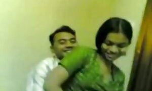 クリスマスの帽子を持つスキニー男弄二つの成熟した女性 エロ 動画 鈴木 一徹