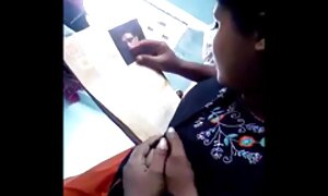 女の子は毛むくじゃらの男を与える彼女の目を閉じて、彼女の小さな猫をなめ 女性 の ため エロ 動画