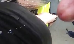 ロシアの夫は彼女の喉に赤い髪と小さな胸を持つ巻き毛の妻を破壊する えろ どう が おんな むけ