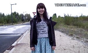 女の子は彼女の胸の間に滑った 女子 向け エッチ な 動画