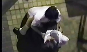 男は赤いソファの上に巨乳を持つ曲線美熟女にキスをした 女性 の 為 の 無料 セックス 動画