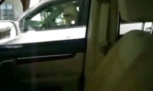 男性の長い髪の黒髪は黒のストッキングを持っています 女性 の ため の あだると 動画