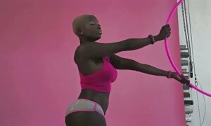 Pikaper若い彼女の顔にピアスと膣ブロンドでペニスに乗って イケメン 男優 動画 無料