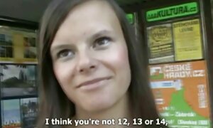 ジェニー*リーは、台所でパートナーの口を取り、犯さ 女性 用 アダルト 画像